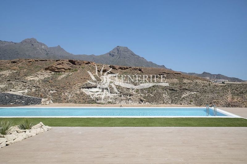 Foto e4ae89a8-61ee-460f-928b-91a0065fe176. Casa amb aparcament piscina a La Caleta Adeje