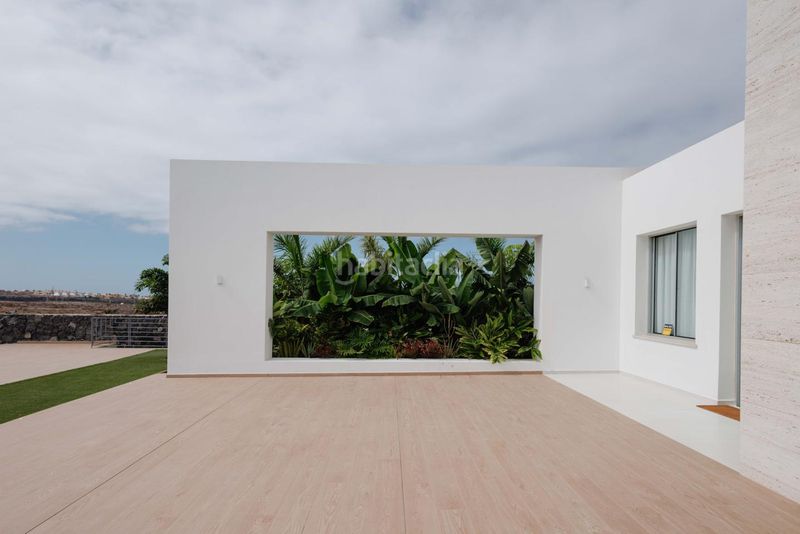 Foto e8a9d2de-465b-44d1-9659-a5e790aad624. Casa amb aparcament piscina a La Caleta Adeje