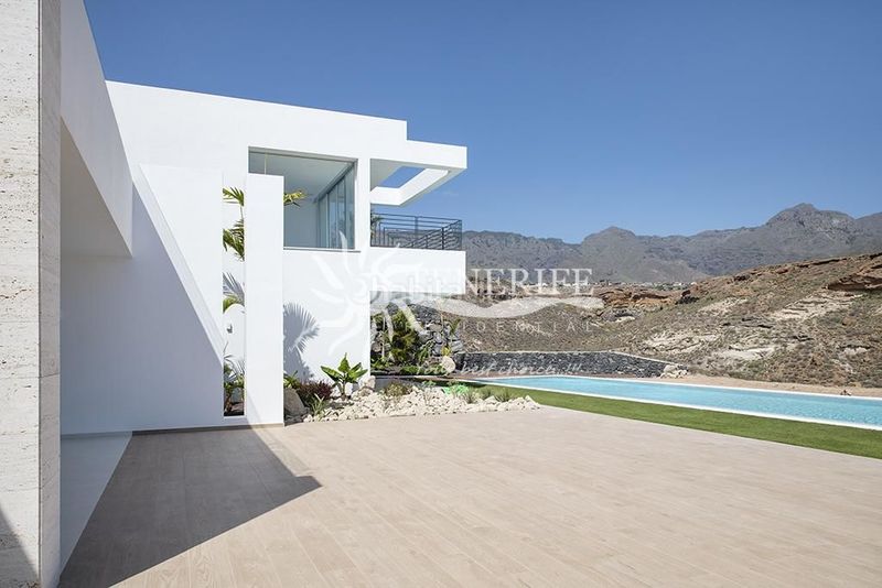 Foto f622a959-503e-4c20-9795-1a379e4eb52d. Casa amb aparcament piscina a La Caleta Adeje