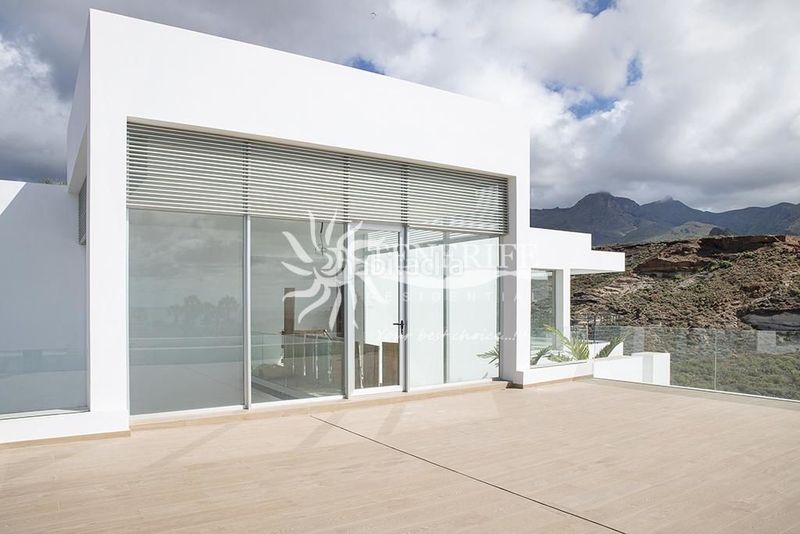 Foto feee4f1c-0b0d-4047-8599-d0af0272ecc6. Casa amb aparcament piscina a La Caleta Adeje