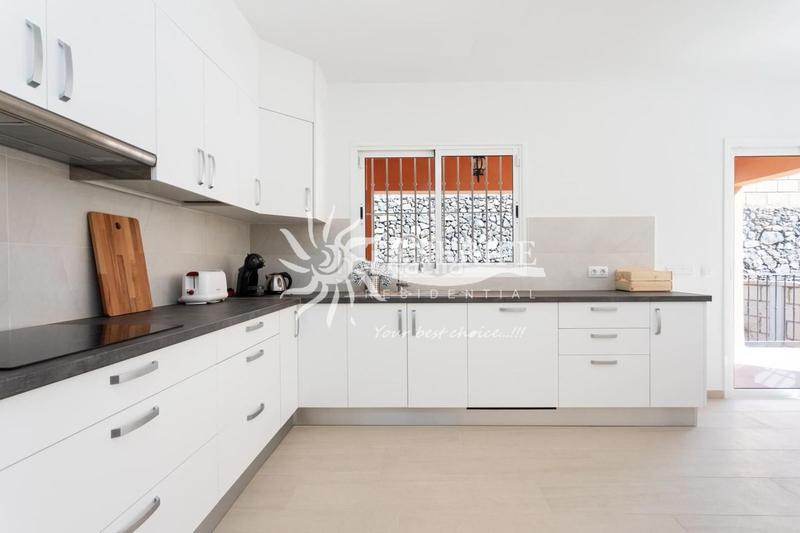 Foto 1958d7e6-2762-48fe-8779-904b7f372b39. Haus mit parking in Playa Fañabé Alto Adeje