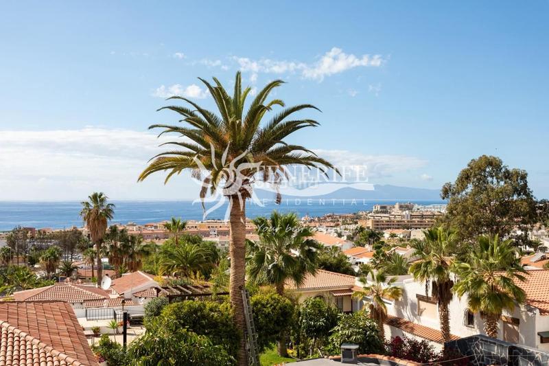 Foto 350baa43-5d6d-4a8f-94da-a2fc5c5dc274. Haus mit parking in Playa Fañabé Alto Adeje