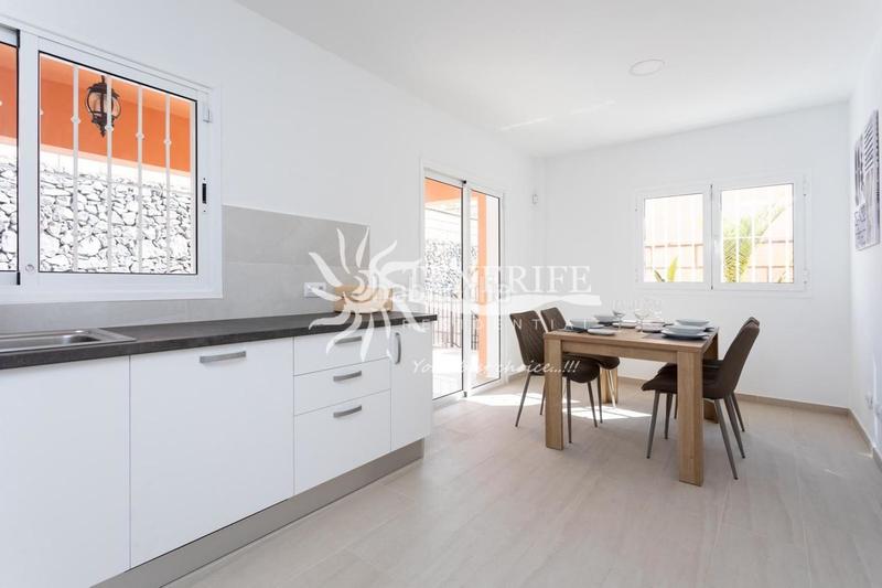 Foto 4dc86c1b-f17b-4b32-afc0-c2aabf0d47aa. Haus mit parking in Playa Fañabé Alto Adeje