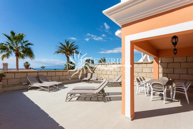 Foto 50fab63b-eff8-4efd-adbf-523ea799ae73. Haus mit parking in Playa Fañabé Alto Adeje