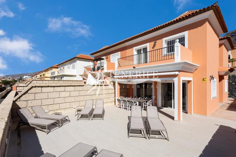 Foto 83e2ad6c-5853-450f-ba84-4e6b70905637. Haus mit parking in Playa Fañabé Alto Adeje