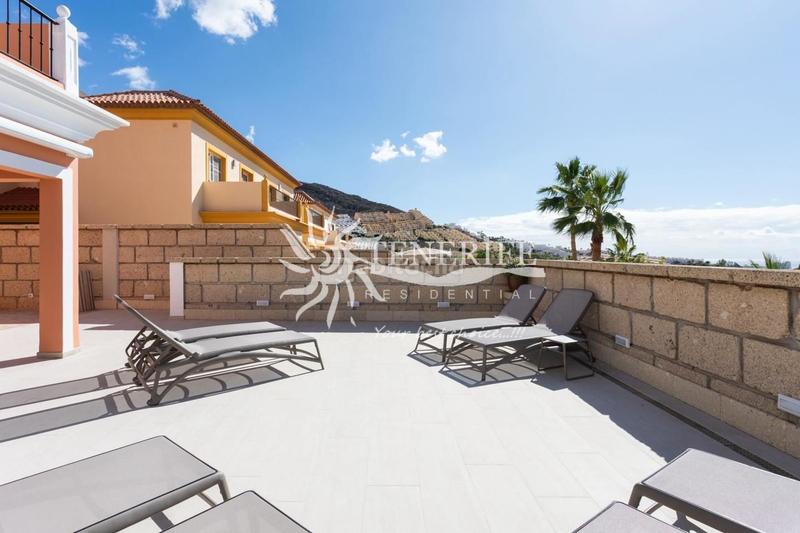 Foto be11e280-8335-43dc-a56d-782ee7eb98cb. Haus mit parking in Playa Fañabé Alto Adeje