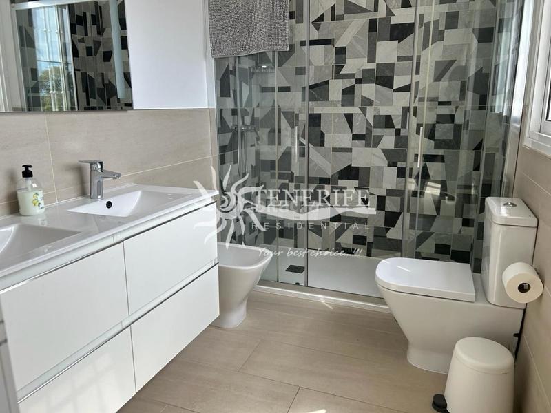 Foto e0b3c6d3-8818-422d-9453-39892a0e50c0. Haus mit parking in Playa Fañabé Alto Adeje