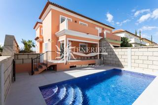 Casa  Avenida kurt konrad mayer. Villa en urbanización el madroñal. costa adeje.