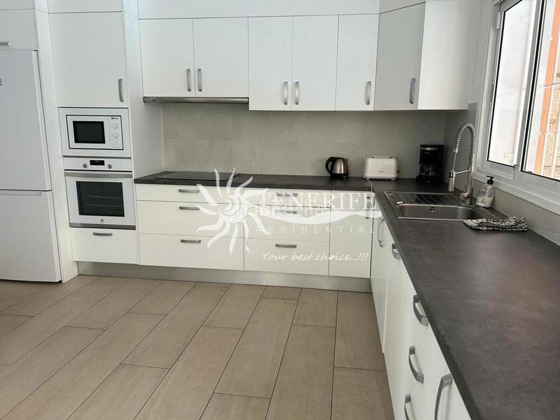 Foto e6ba4941-55da-4d1f-8bff-aeb685a14747. Haus mit parking in Playa Fañabé Alto Adeje