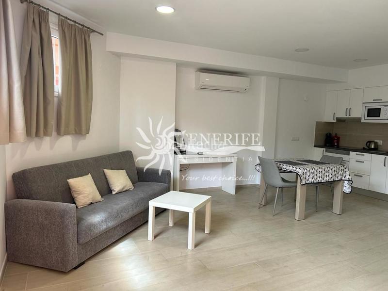 Foto f267d8f0-b963-4bf6-b773-e417d28075be. Haus mit parking in Playa Fañabé Alto Adeje