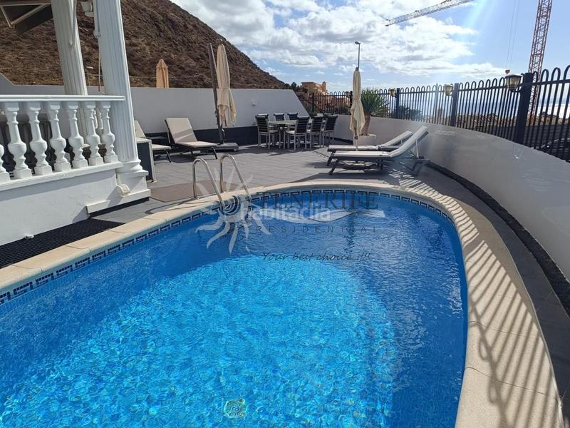 Foto 02d763b6-352b-485b-9efe-3c57de4bfc0e. Casa amb aparcament piscina a Los Cristianos Arona