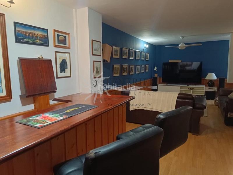 Foto 0343acdb-50b1-44f1-9693-6d3d32dde51b. Casa amb aparcament piscina a Los Cristianos Arona