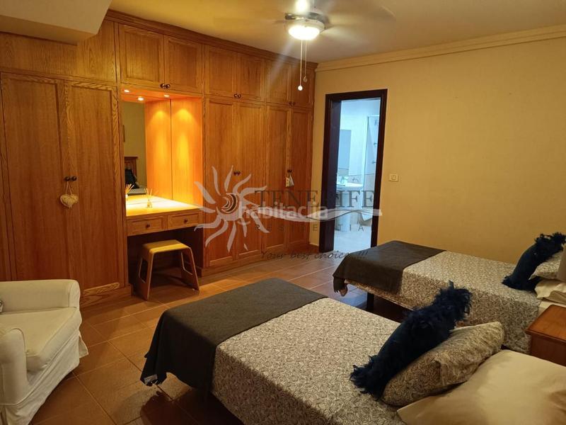 Foto 0dc2bd78-f52b-44c2-a2f2-f0a5b77a18e9. Casa amb aparcament piscina a Los Cristianos Arona