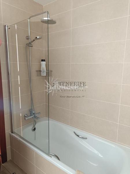 Foto 3a61bbbc-f6e0-4bdb-b4f2-f175343b541d. Casa amb aparcament piscina a Los Cristianos Arona