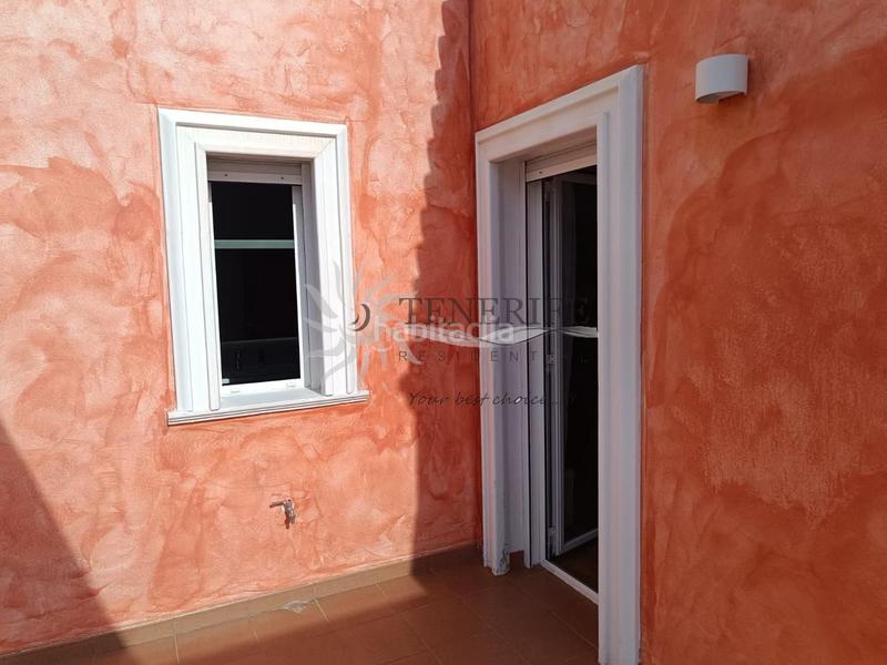 Foto 3e4ed409-1e5d-4d87-ac95-4a1b9a1a6d20. Casa amb aparcament piscina a Los Cristianos Arona