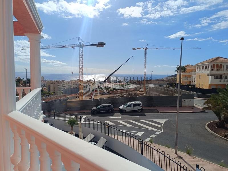 Foto 5d946554-b367-4fe3-94ba-49746041af60. Casa amb aparcament piscina a Los Cristianos Arona