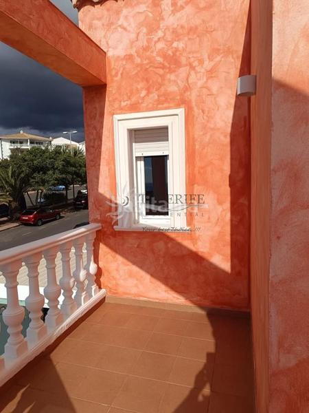 Foto 5defcdbf-534b-4f75-9b40-6e0729910ae5. Casa amb aparcament piscina a Los Cristianos Arona