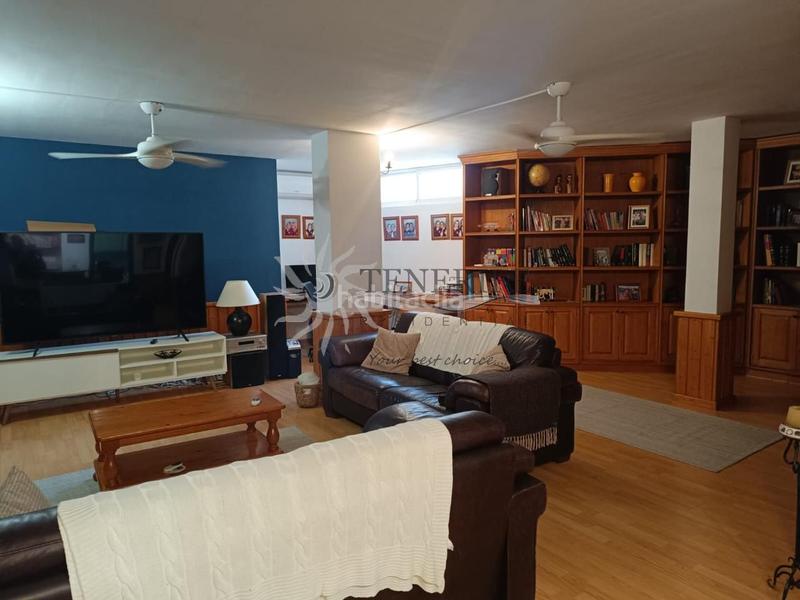 Foto 84c51565-0deb-420f-bd91-a2d848736a4f. Casa amb aparcament piscina a Los Cristianos Arona