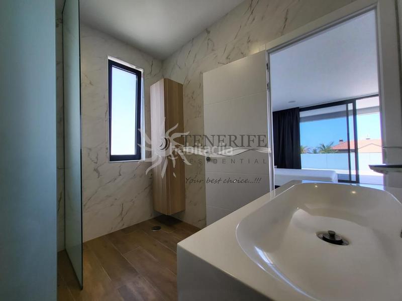 Foto 9cb6b144-2fa0-4872-8bb4-d4d83e944456. Maison avec parking piscine dans Playa Fañabé Alto Adeje