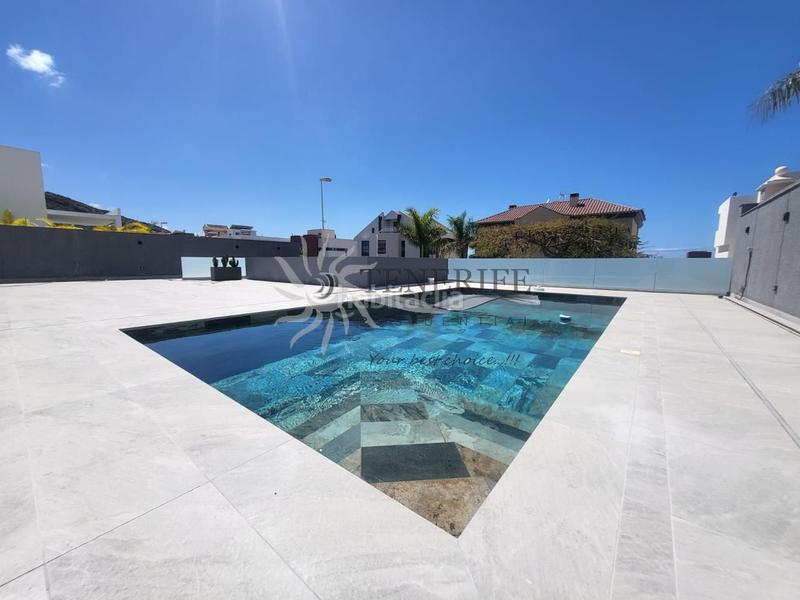 Foto b9c5dbff-f989-4174-8370-3a0536a97db3. Maison avec parking piscine dans Playa Fañabé Alto Adeje