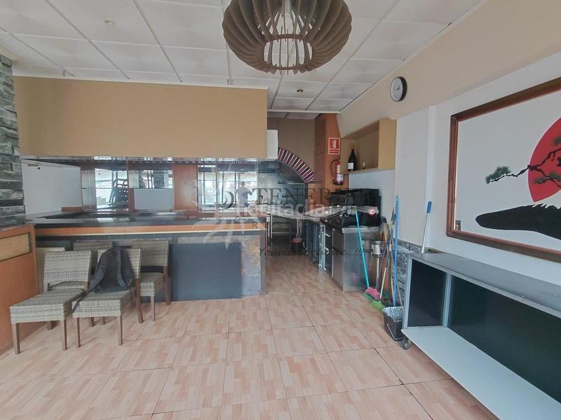 Foto 0d52aaf7-4586-4d7d-b4d7-9639d9d7e0e4. Local comercial  en Los Cristianos. en Arona