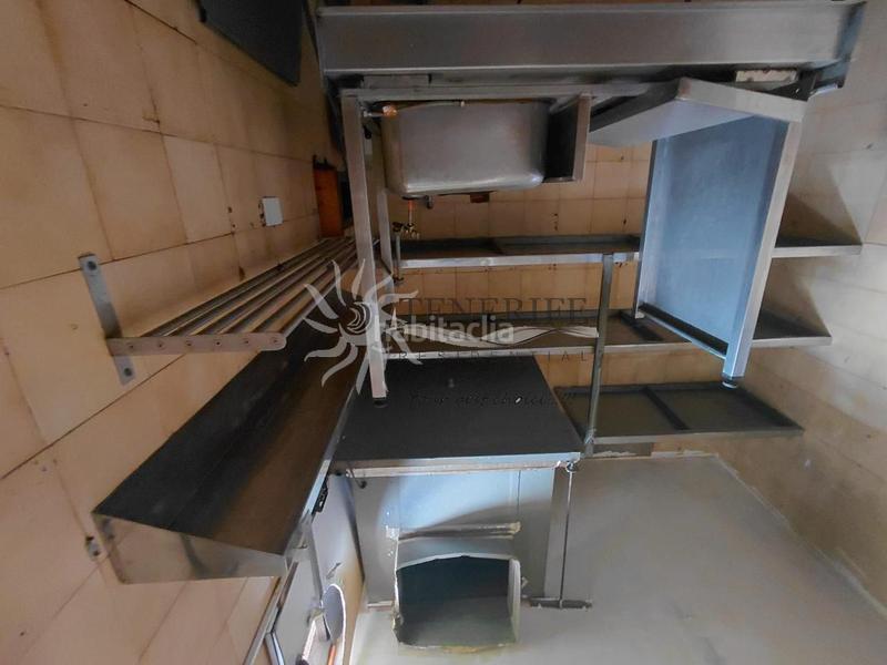 Foto 8b5b5feb-8f48-4e6c-8a18-0eac4091b502. Local comercial  en Los Cristianos. en Arona