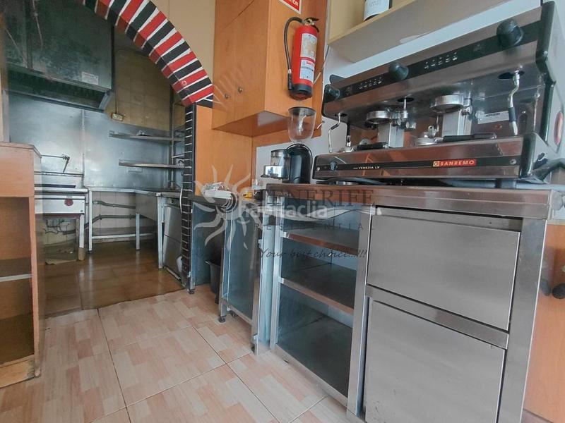 Foto 8c7940a3-0ad3-4621-ad5b-d70fd2904d23. Local comercial  en Los Cristianos. en Arona