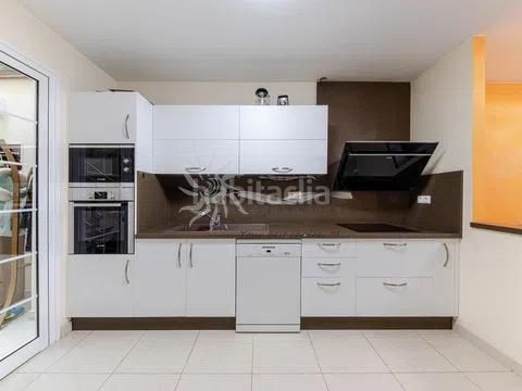 Foto 2c725b1f-cae3-4eba-8380-5285a0b9bed8. Casa amb aparcament a Casco Urbano Adeje