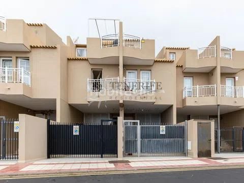 Foto 2e905aaf-1247-4e98-8115-ee74e6feaa6c. Casa amb aparcament a Casco Urbano Adeje