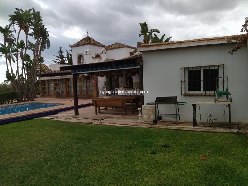 Foto 8ce16a4d-15c8-4355-8a0a-91495ff605f1. Chalet villa en venta , 3 dormitorios. en Las Lomas Estepona