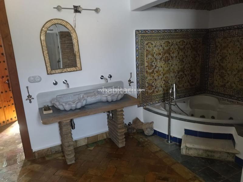 Foto f2d44de8-6137-43ec-b5ee-845861ba55bc. Chalet villa en venta , 3 dormitorios. en Las Lomas Estepona