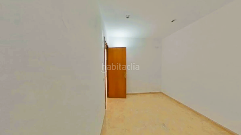 Foto fc9130f1-e7c4-46d6-a5e6-47f4e74fccf8. Piso en dels ferrocarrils catalans 87 oportunidad inversores, piso alquilado a la venta en c ferrocarrils catalans en Barcelona