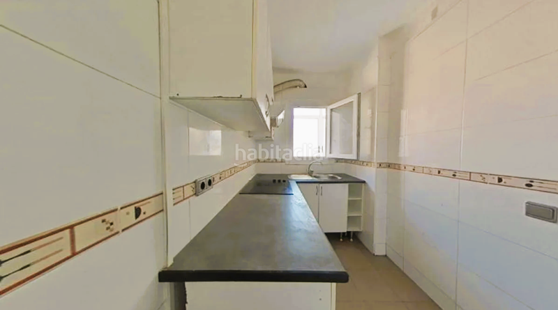 Foto ff32e418-e172-4c60-a60d-38f44efc55a8. Pis a de salvador allende 12 a La Gavarra Cornellà de Llobregat