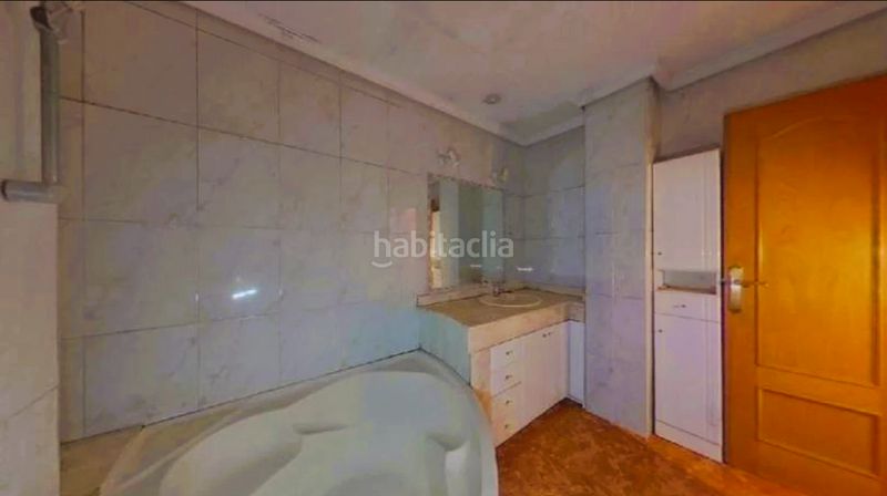 Foto 11d0b3c5-636c-4813-b930-8403c3cad4b1. Pis a La Gavarra Cornellà de Llobregat