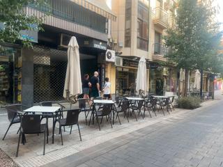 Location Local commercial à Calle de calatrava 10. Bar con terraza