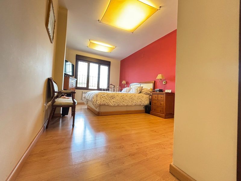 Foto 4d55a6f2-806b-4f4c-8ba2-5cc42d0723d6. Casa a Ciudad Jardín Ciudad Real