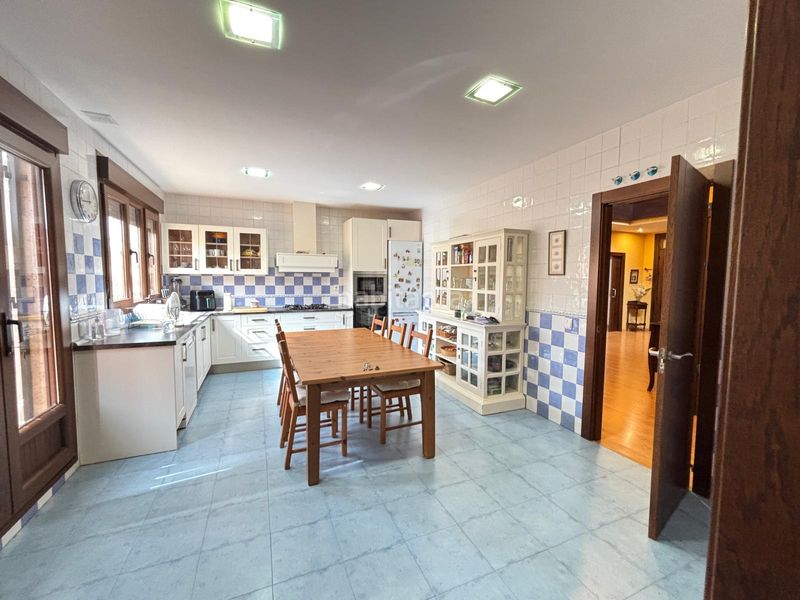 Foto ad3e2eda-e11d-41a8-ab63-3fe0fdb9e9d6. Casa a Ciudad Jardín Ciudad Real