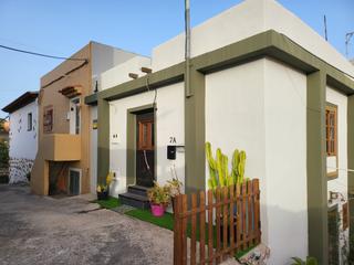 Casa aparellada a Calle las chafiras 19. Casa duplex pareada en charco del pino