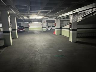 Autoparkplatz  Avenida de la libertad. Magnífico garaje con trastero en el vial!