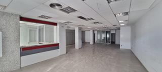Local Comercial en Viñuela - Rescatado
