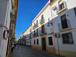 Building in Calle de santa maría de gracia 9. Edificio en venta en san andres!!
