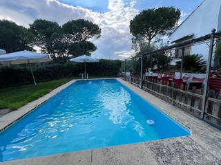 Chalet à Calle puerto artafi 6. Chalet con piscina y vistas espectaculares, en trasierras!!