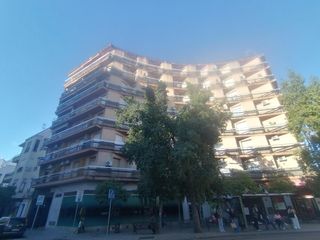 Pis a Calle de damasco 2. Vivienda exterior en plena plaza de costasol !!
