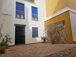 Duplex à Calle de maría auxiliadora 11. Duplex en san lorenzo, con plaza de garaje!!