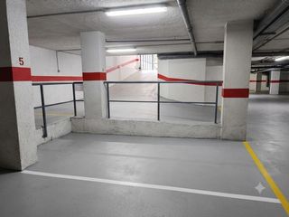 Parking coche en Avenida de al-Nasir 3