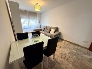 Flat in Avenida de la república argentina 18. Piso de dos dormitorios, ascensor y trastero en republica argent