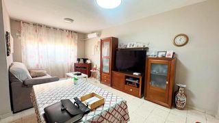 Piso en Fuensanta- Arcángel. Piso en la fuensanta en planta baja con patio privado !!