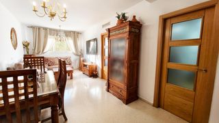 Pis a Santa Rosa - Valdeolleros. Preciosa vivienda vpo en plena av alnasir con garaje  incluido !