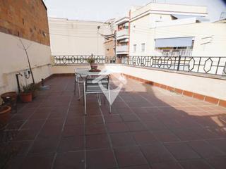 Casa  Travessera. Casa cantonera con garaje y local en el centro de sant quirze de