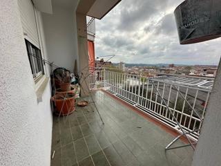 Pis  Bonaigua. Gran piso con 4 habitaciones, amplio balcon y ascensor!!!